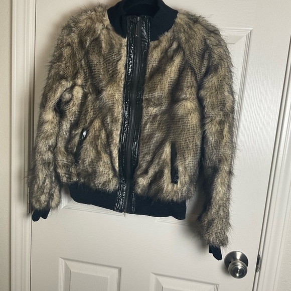 Vertigo Paris Faux Fur Bomber Jacket – Tan & Black – Size Large - Picture 2 of 10